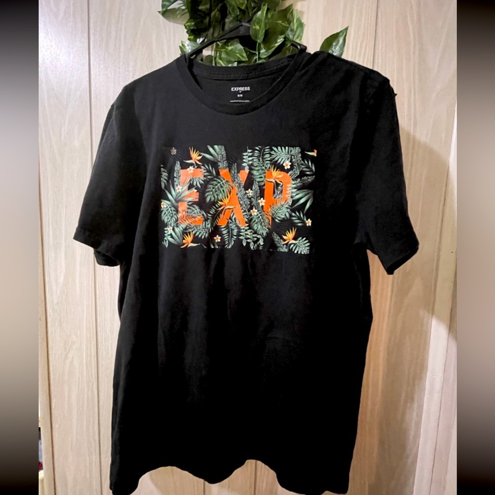 *CLEARANCE* Express men’s island floral shirt M